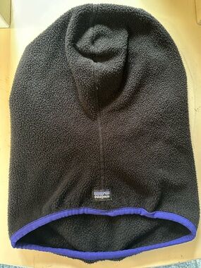 Patagonia Black Fleece Hooded Nevk Gator with Purple Trim